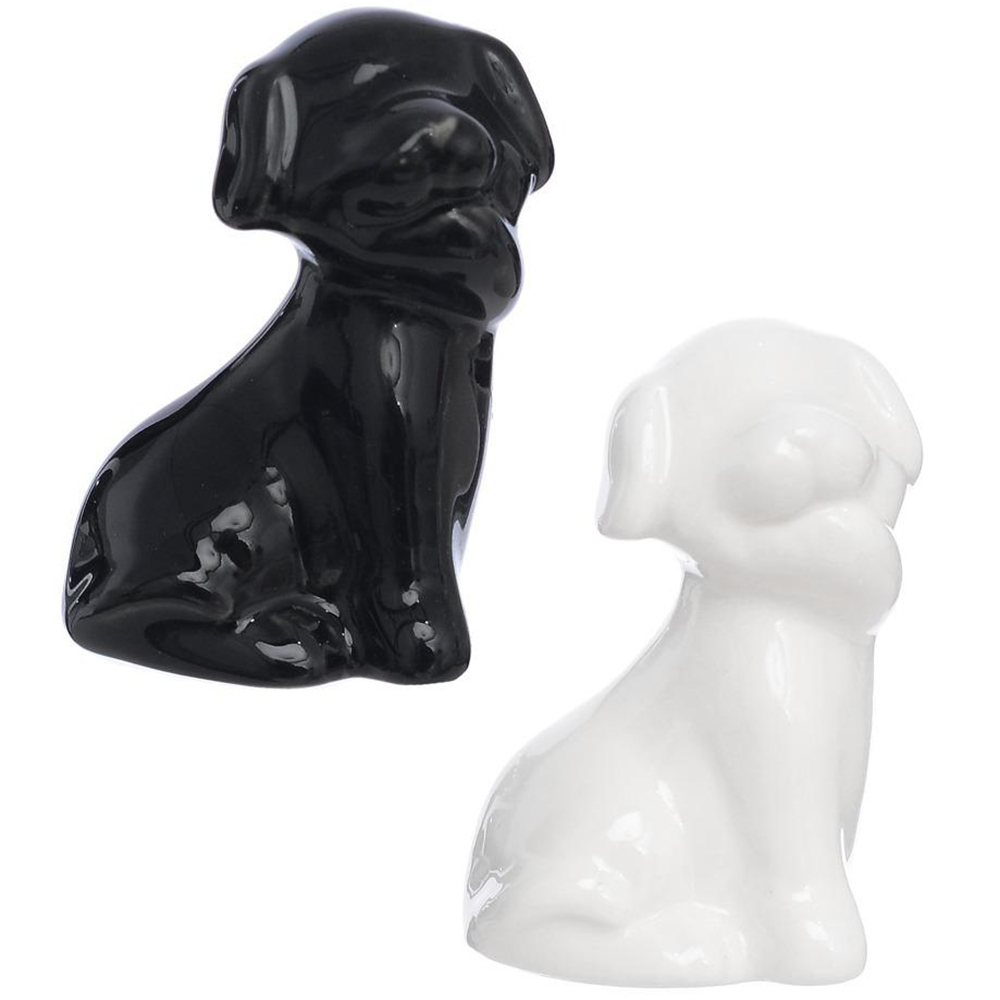 ENFEITE CACHORRO SENTADO DE PORCELANA PRETO / BRANCO 5,5X3,5X3,5CM