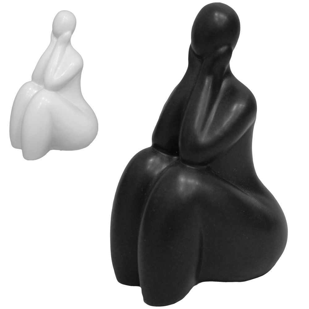 ENFEITE MULHER SENTADA DE MAOS NO QUEIXO DE PORCELANA PRETO / BRANCO 15X9X8,5CM