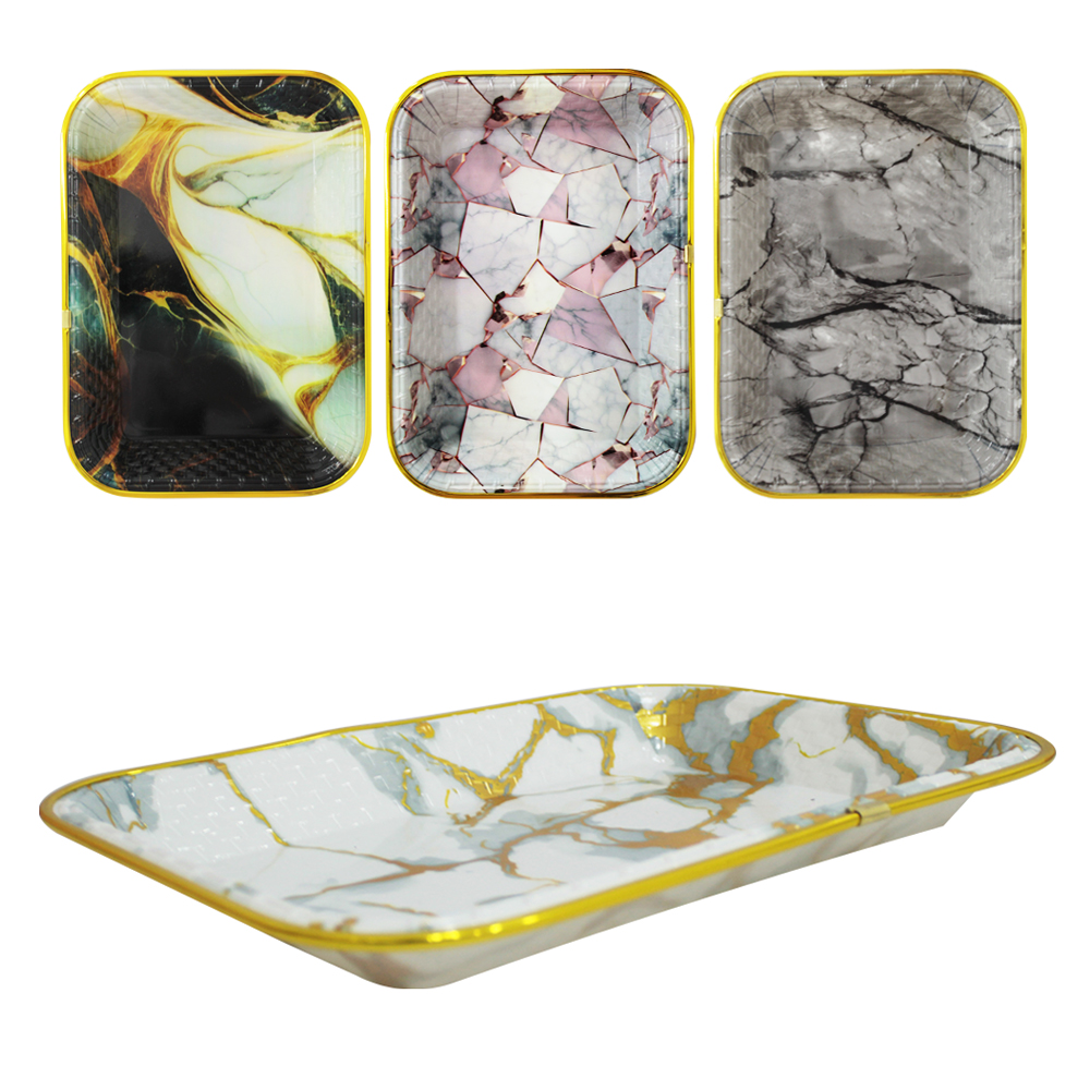 BANDEJA DE PLASTICO RETANGULAR COM BORDA DOURADA ESTAMPAS SORTIDAS 29X21X2,5CM