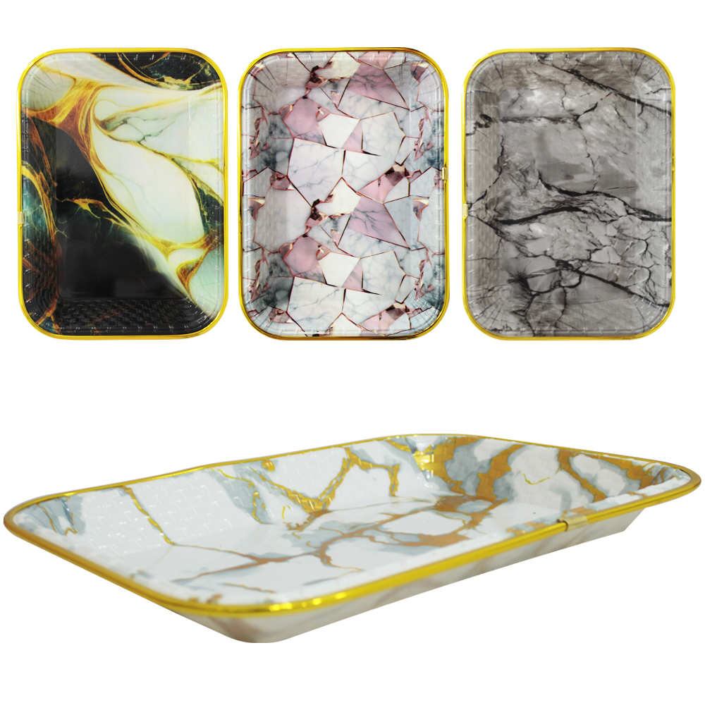 BANDEJA DE PLASTICO RETANGULAR COM BORDA DOURADA ESTAMPAS SORTIDAS 35X25X3CM