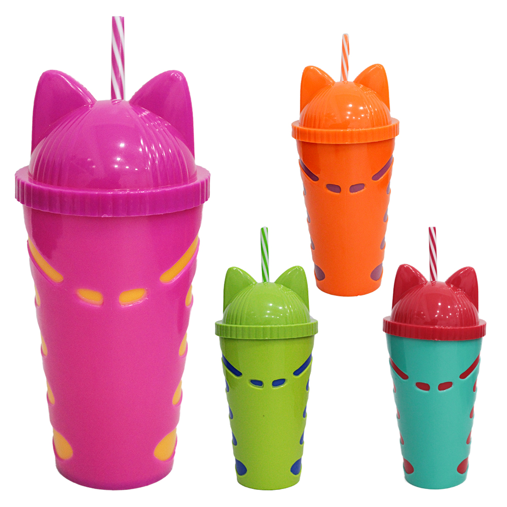 COPO COM TAMPA ORELHA DE GATO E CANUDO DE PLASTICO 600ML
